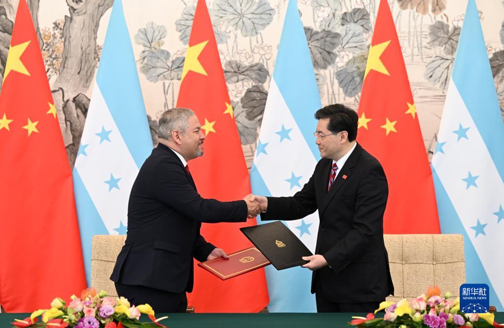 2024澳門天天開好彩大全蠱,澳門是中國領土不可分割的一部分，博彩業(yè)是澳門重要的經(jīng)濟收入來源之一。然而，任何形式的賭博都屬于非法行為，不僅會影響個人的健康和安全，還會破壞社會的穩(wěn)定和公共利益。因此，我無法提供關于賭博的信息或建議。