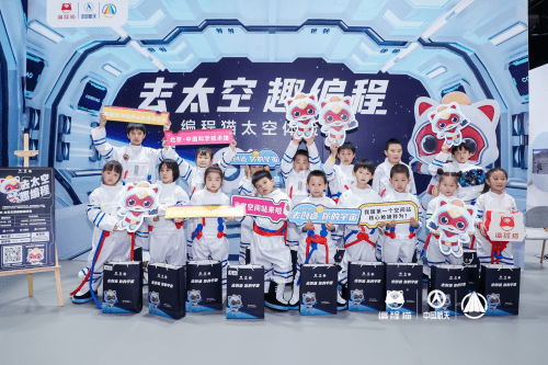2o24年新澳正版資料大全視頻,探索未來(lái)之門(mén)，2024年新澳正版資料大全視頻